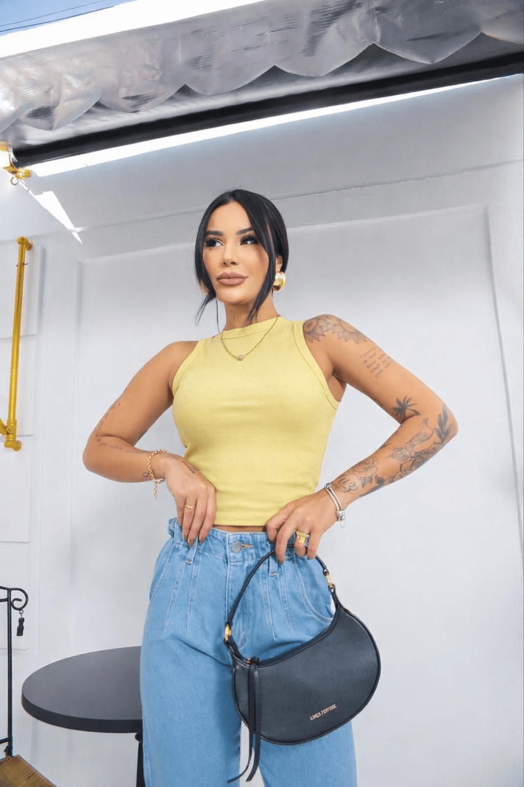 BLUSA REGATA CANELADA AMARELO MANTEIGA