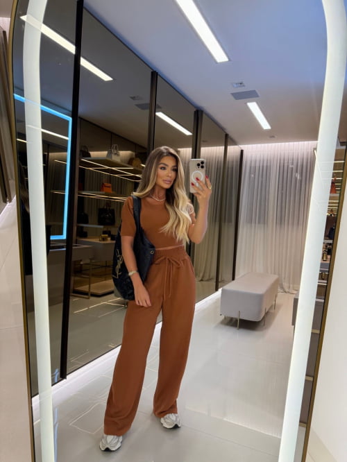 CONJUNTO ARIELE CREPE DE MALHA - MARROM CONJUNTO ARIELE CREPE DE MALHA - MARROM