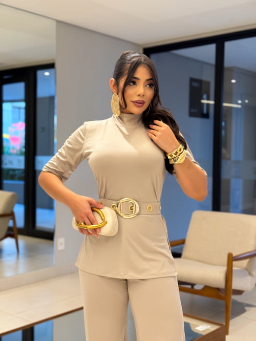 CONJUNTO MOLETINHO COM CINTO PANTALONA GOLA ALTA BEGE