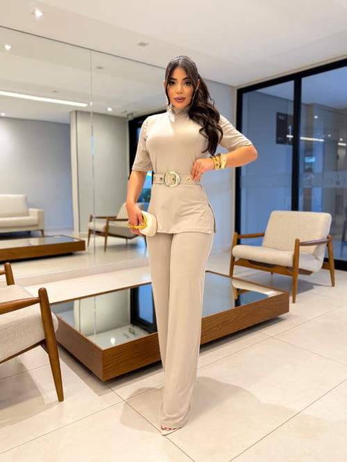 CONJUNTO MOLETINHO COM CINTO PANTALONA GOLA ALTA BEGE