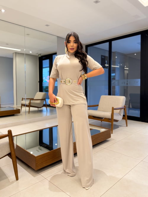 CONJUNTO MOLETINHO COM CINTO PANTALONA GOLA ALTA BEGE
