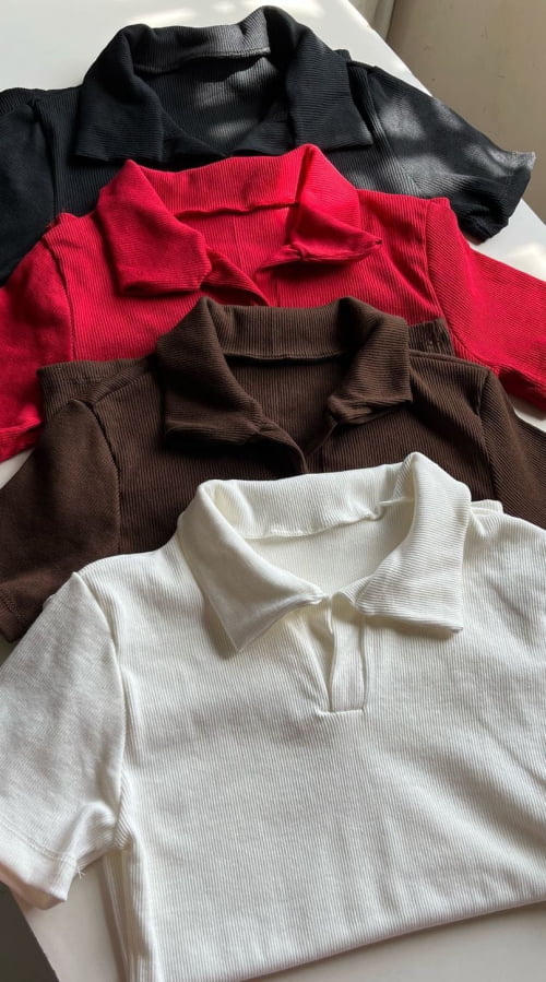 BLUSA CANELADA COM GOLA MARROM